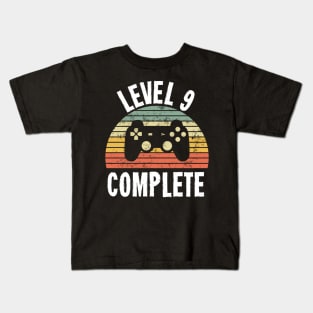 Level 9 Complete T-Shirt - 9th Birthday Gamer Gift - Ninth Anniversary Gift - 9th Grade Kids T-Shirt